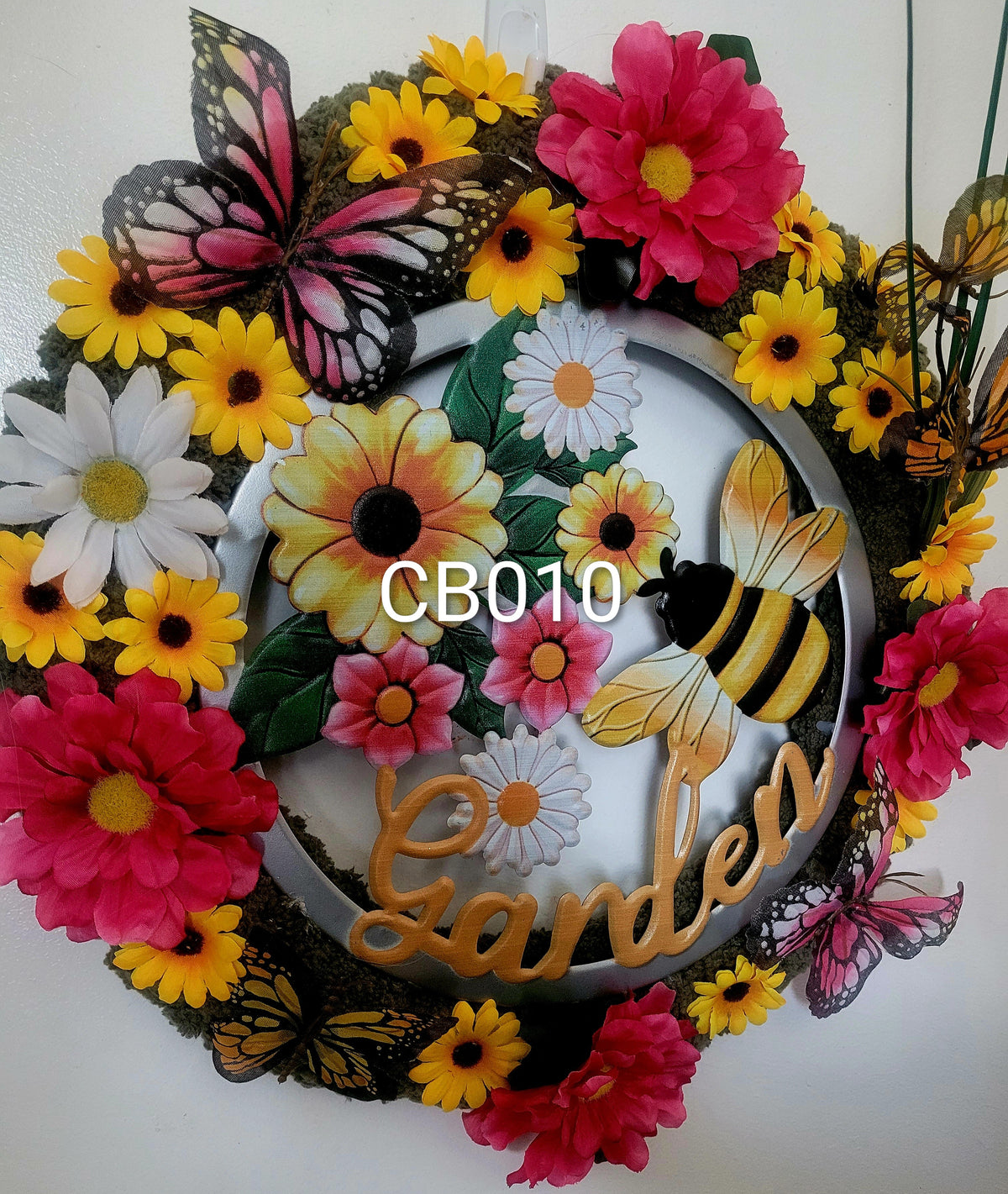 Garden Bumble Bee Wreath